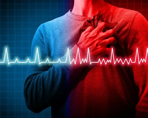 Mann mit Hand auf der Brust, EKG-Linie. Die Frage "Herzinfarkt wie lange bis zum Tod" wird visuell dargestellt.