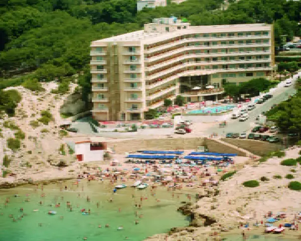 Hotel Cala Font: ¿Es tu hotel ideal en Cap Salou? Guía experta