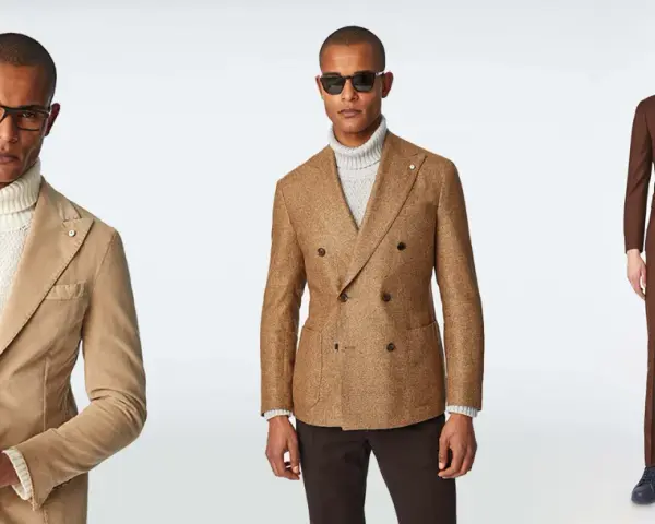 Uomini eleganti con giacche color terra e dolcevita, perfetti per idee outfit sera.
