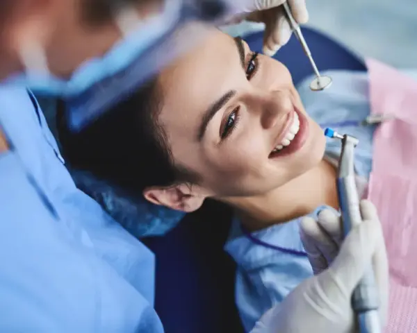 NFZ dentysta: Co za darmo? Pełna lista zabiegów i Twoje prawa!