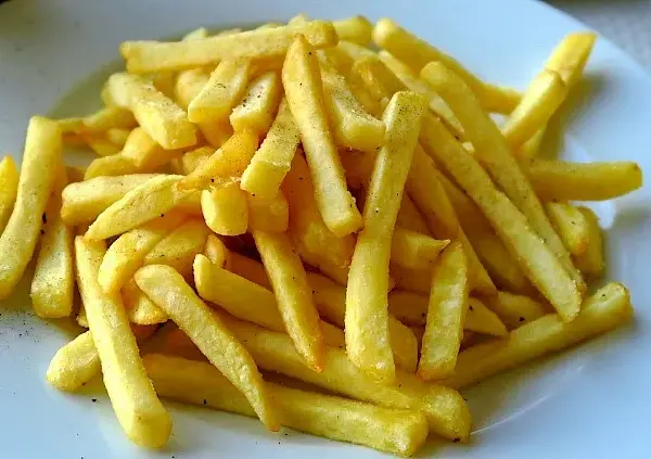 Ile kalorii mają frytki z KFC? Sprawdź i dowiedz się, jak je spalić!
