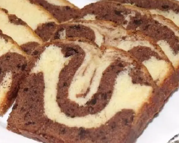 Pyszna babka marmurkowa, idealna na niedzielne popołudnie. Ten przepis na szklanki jest prosty i szybki.
