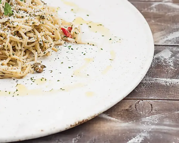 Szybkie spaghetti z anchois, które zachwyci Twoje kubki smakowe