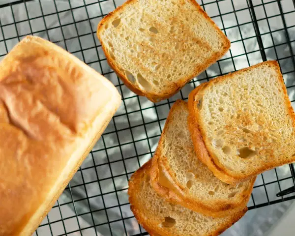 Ile kromek ma chleb tostowy? Odpowiedź i praktyczne porady
