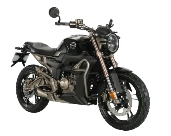 Czarny motocykl Zontes z brązowymi elementami, idealny jako pierwszy motor na kat B.