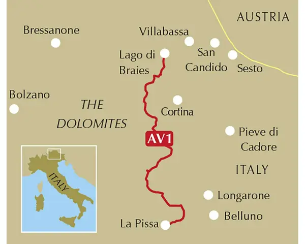 Mappa dell'Alta Via 1 Dolomiti, con il percorso rosso che attraversa laghi e città come Braies, Cortina e Belluno.
