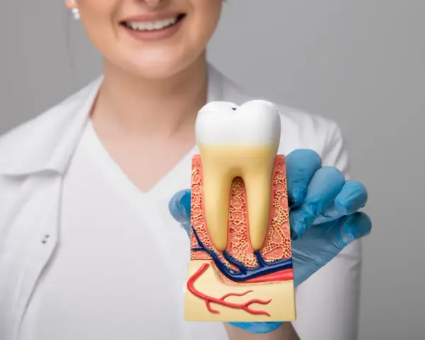 Wyrwanie zęba: Kiedy do dentysty, a kiedy NIE robić tego samemu?