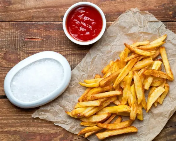 Duże frytki z McDonald's, idealne na przekąskę. Kto by pomyślał, ile mają kcal!
