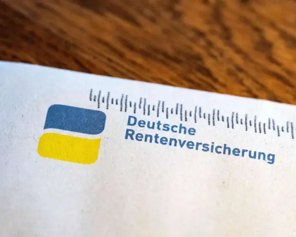 Logo der Deutschen Rentenversicherung auf weißem Papier, daneben ein Barcode-ähnliches Muster.