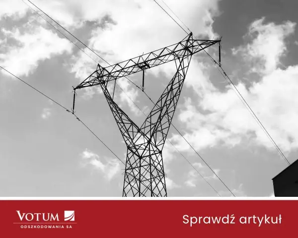 Wysoki słup energetyczny z przewodami, na tle nieba z chmurami. Te linie przesyłowe są kluczowe dla dostarczania energii.