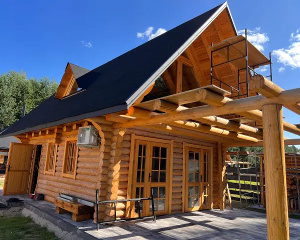 Ile kosztuje dom z bali 35m2? Zaskakujące ceny i ukryte koszty