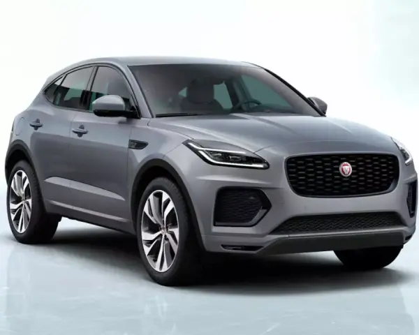 Szary SUV Jaguar E-Pace na białym tle.