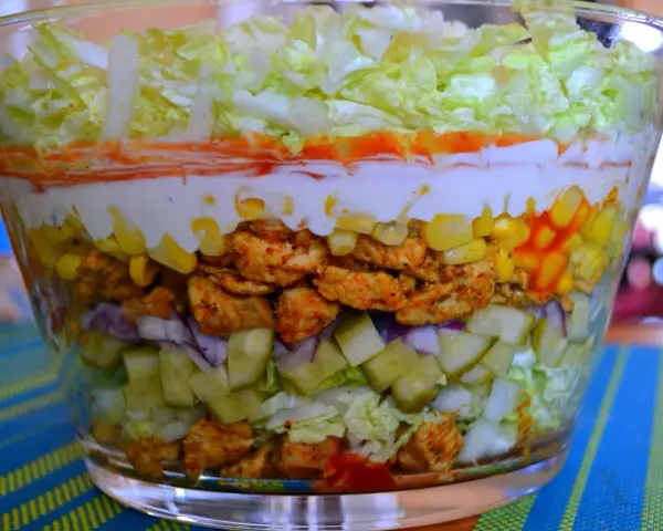 Sałatka gyros: Idealne warstwy krok po kroku. Uniknij błędów!