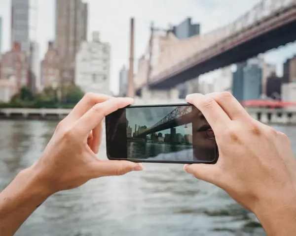 Czy można wywołać zdjęcia z telefonu u fotografa? Poznaj łatwe metody