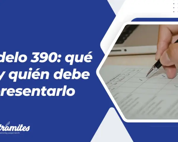 Entérate qué es el modelo 390 y quién debe presentarlo. Mano con bolígrafo marcando casillas en un formulario.