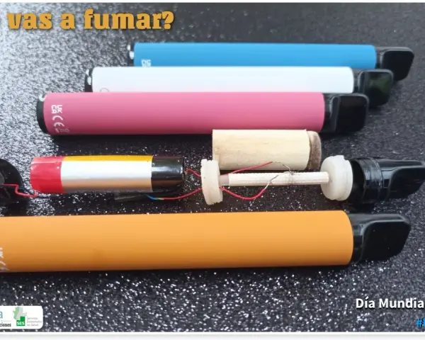 Vapers de colores desarmados, mostrando batería y resistencia. ¿Te lo vas a fumar? Reflexión sobre los beneficios de vapear. #PasoDelVaper