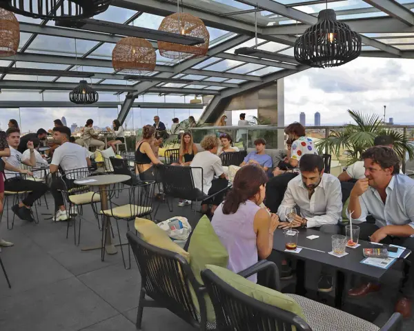 83.3 terrace bar hotel royal passeig de gràcia: vistas impresionantes y ambiente único