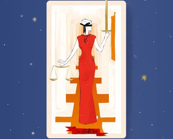 La Justicia, carta 11 del tarot, con venda en los ojos, sostiene una balanza y una espada.
