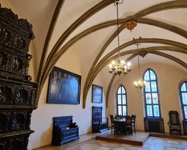 Wnętrze ratusza we Wrocławiu zachwyca bogactwem detali. Zwiedzanie tego miejsca to podróż w przeszłość.