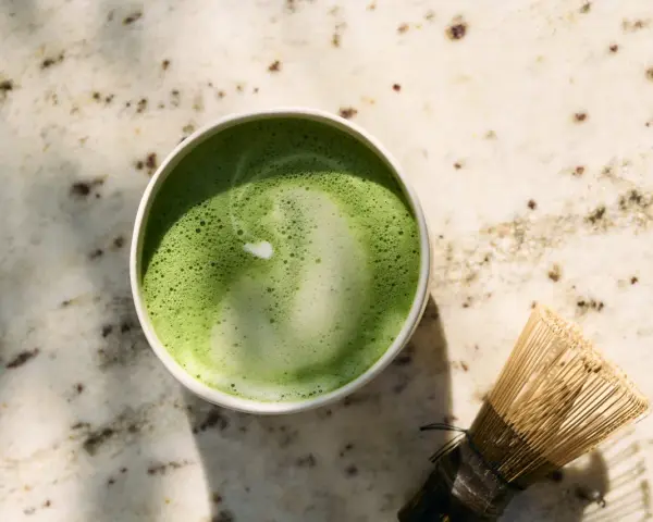 Matcha Latte: Smak, zdrowie i przepis. Czy zastąpi kawę?