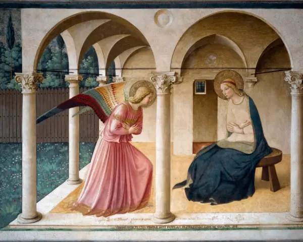 Annonciation au couvent San Marco de Florence. L'ange Gabriel, aux ailes colorées, s'incline devant la Vierge Marie, assise.