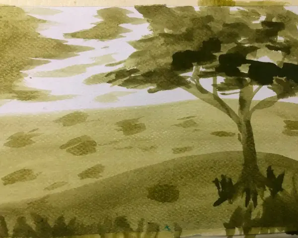 Un arbre solitaire se dresse dans un paysage de lavis aquarelle, avec des nuages vaporeux dans le ciel et des taches d'herbe au sol.