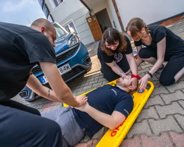 Jak zrobić kurs ratownika medycznego i uniknąć najczęstszych błędów