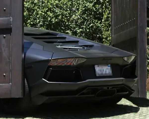 Kim Kardashian i jej luksusowy Lamborghini Aventador dla Kanye Westa