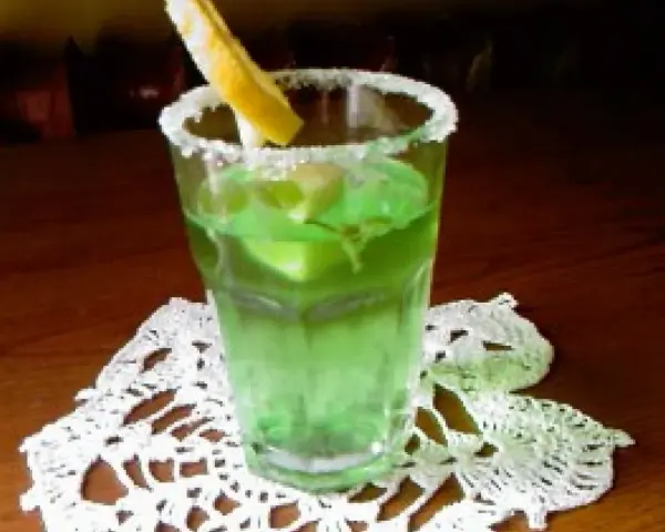 Drink z likierem miętowym: 10 przepisów na każdą okazję!