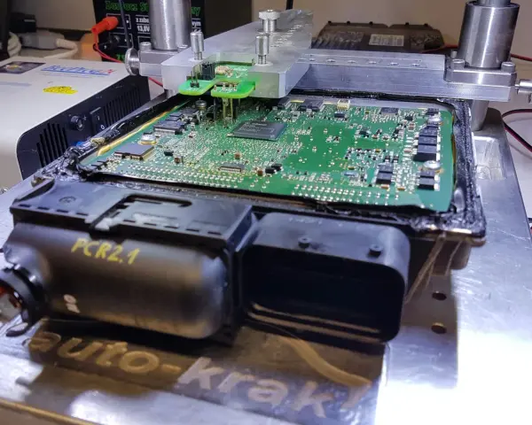 Naprawa sterownika Audi PCR2.1, diagnoza DTC P0300. Elektronika samochodowa.