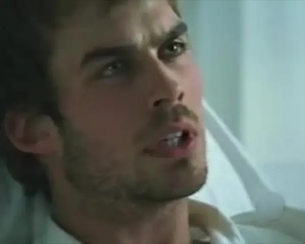 Primo piano di Ian Somerhalder, attore noto per i suoi film e programmi TV.