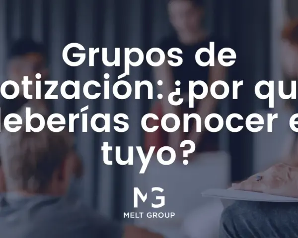 Personas en un grupo discuten. El texto dice: "Grupos de cotización: ¿por qué deberías conocer el tuyo?".