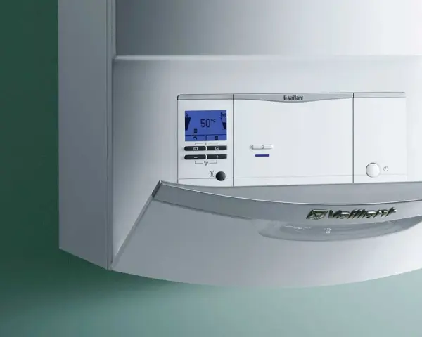 Panel de control de una caldera de condensación Vaillant, mostrando 50°C. Eficiencia energética para tu hogar.
