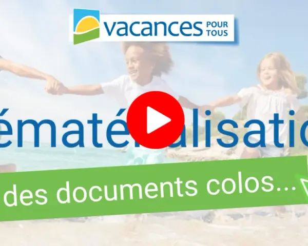 Des enfants courent sur la plage, logo "Vacances pour tous". Vidéo sur la dématérialisation des documents colos.