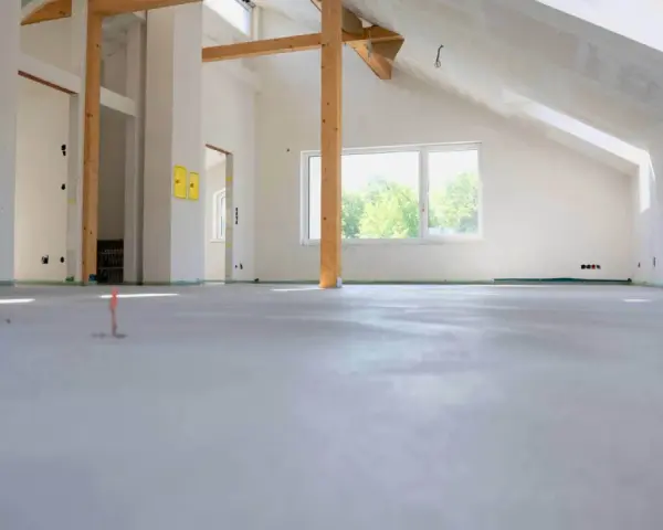 Jasne, oto propozycja:

Nowo wykonane wylewki miksokretem w stanie surowym, gotowe na dalsze prace wykończeniowe.