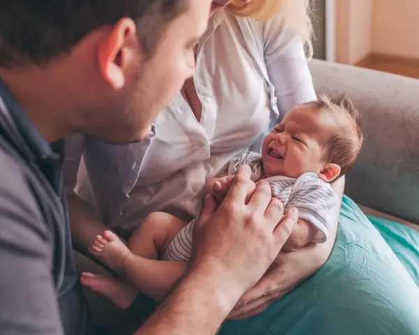 Jak zapobiec ulewaniu przez nos u niemowląt? Porady eksperta