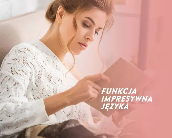 Kobieta w białym swetrze czyta książkę, zgłębiając funkcję impresywną języka.