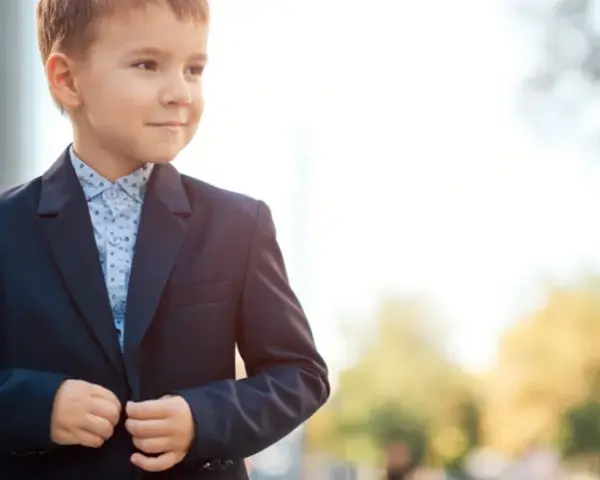 Jak ubrać chłopca na komunię jako gość, by wyglądał elegancko i wygodnie