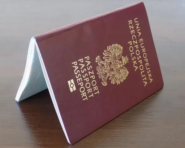 Polski paszport, gotowy do odbioru w biurze paszportowym w Katowicach.