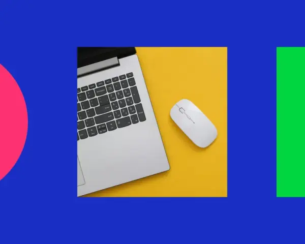 En laptop och en vit mus på en gul bakgrund. En illustration av bra kompetenser för digitalt arbete.