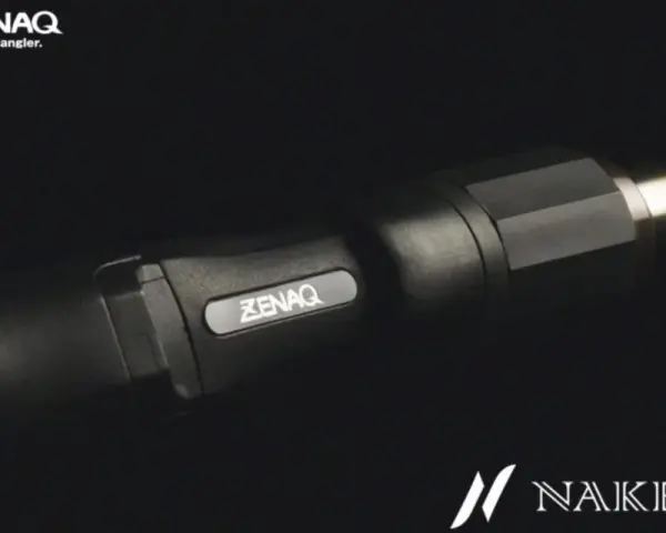 Das Zenaq-Logo auf dieser Angelrolle, die als die teuerste Angelrolle der Welt gilt, glänzt im Licht.