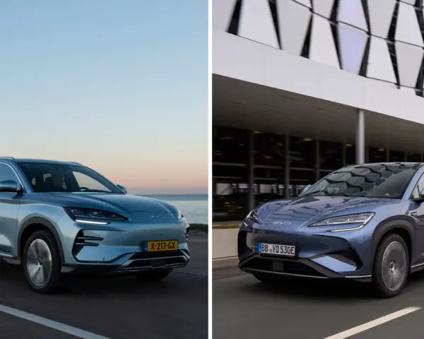 Dwa elektryczne SUV-y BYD w różnych kolorach, jeden na tle morza, drugi przy nowoczesnym budynku.