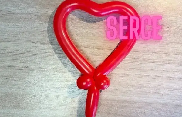 Serce z balonów na wesele: Prosty poradnik DIY, efekt zachwyca!