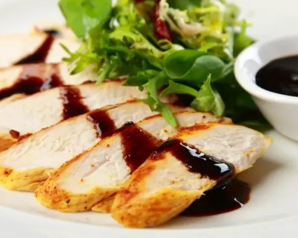 Jak zrobić sos balsamiczny do sałatek w 5 minut – prosty przepis