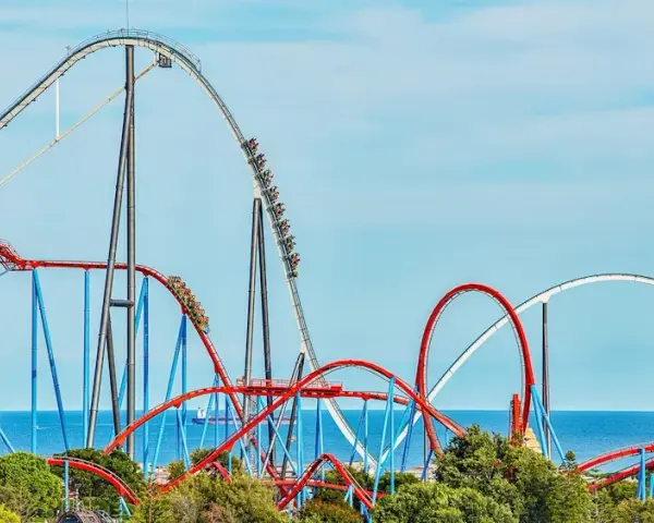 Atracciones en PortAventura: emociones y diversión para todos los gustos