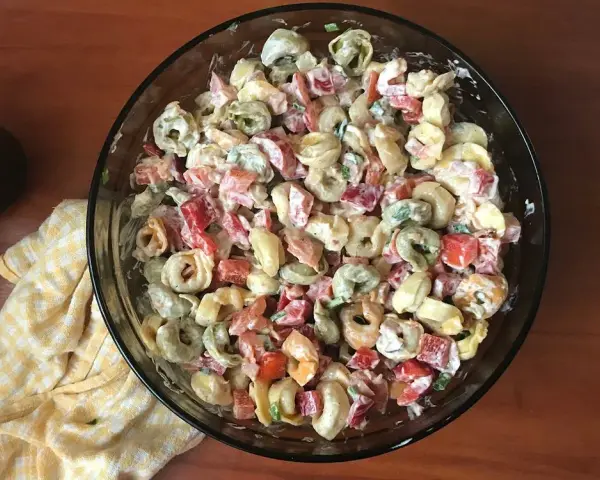Z czym podać tortellini na obiad, aby zachwycić gości?