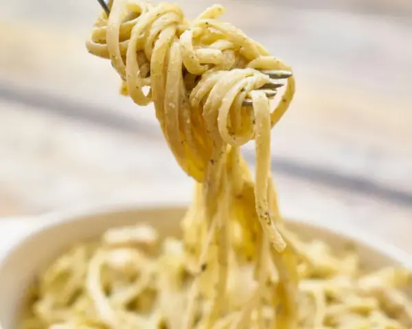 Carbonara perfecta: 5 ingredientes, sin nata y cremosa. ¿Te atreves?