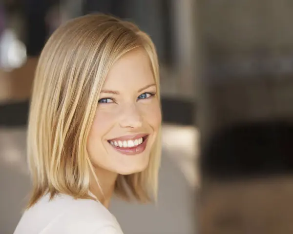 Perfekte Frisuren für glattes Haar: Ihr Guide zu Glanz & Volumen