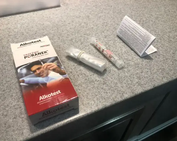 Alkomat na stacji benzynowej. Jednorazowy alkomat "Trzeźwy Poranek" i instrukcja.