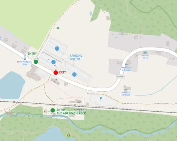 Mapa skalnego miasta w Czechach, z zaznaczonymi wejściami, wyjściem, parkingiem i informacją o biletach online.